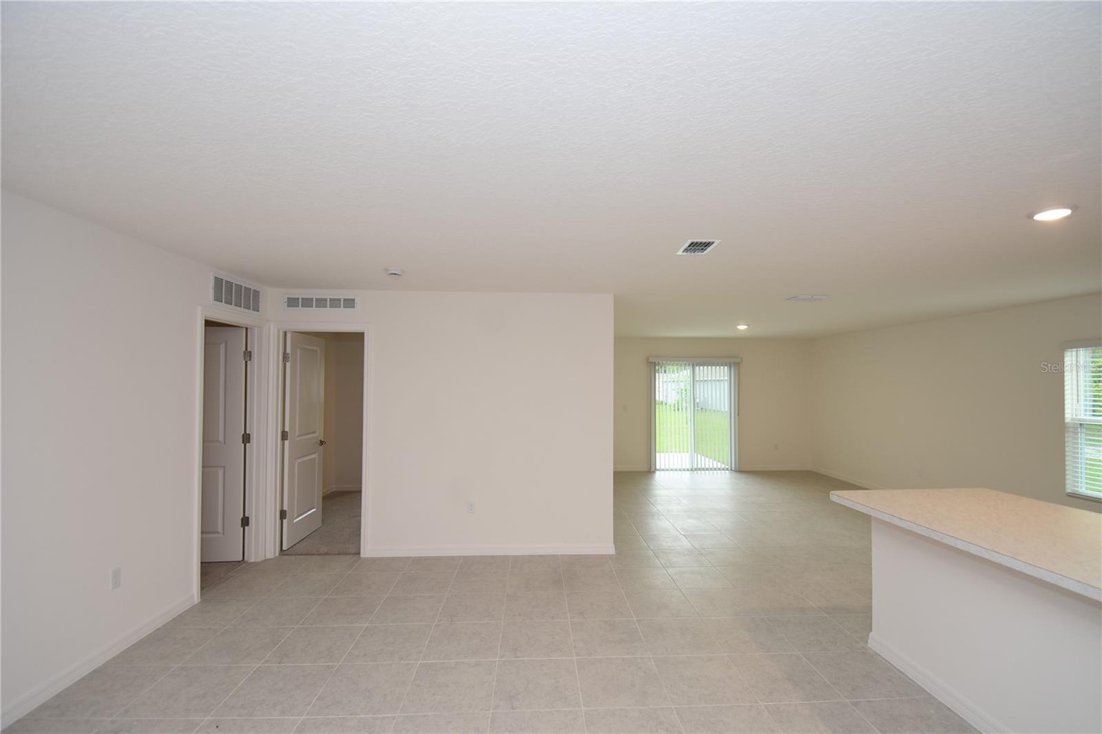 QUAIL HOLLOW - Residential Lease