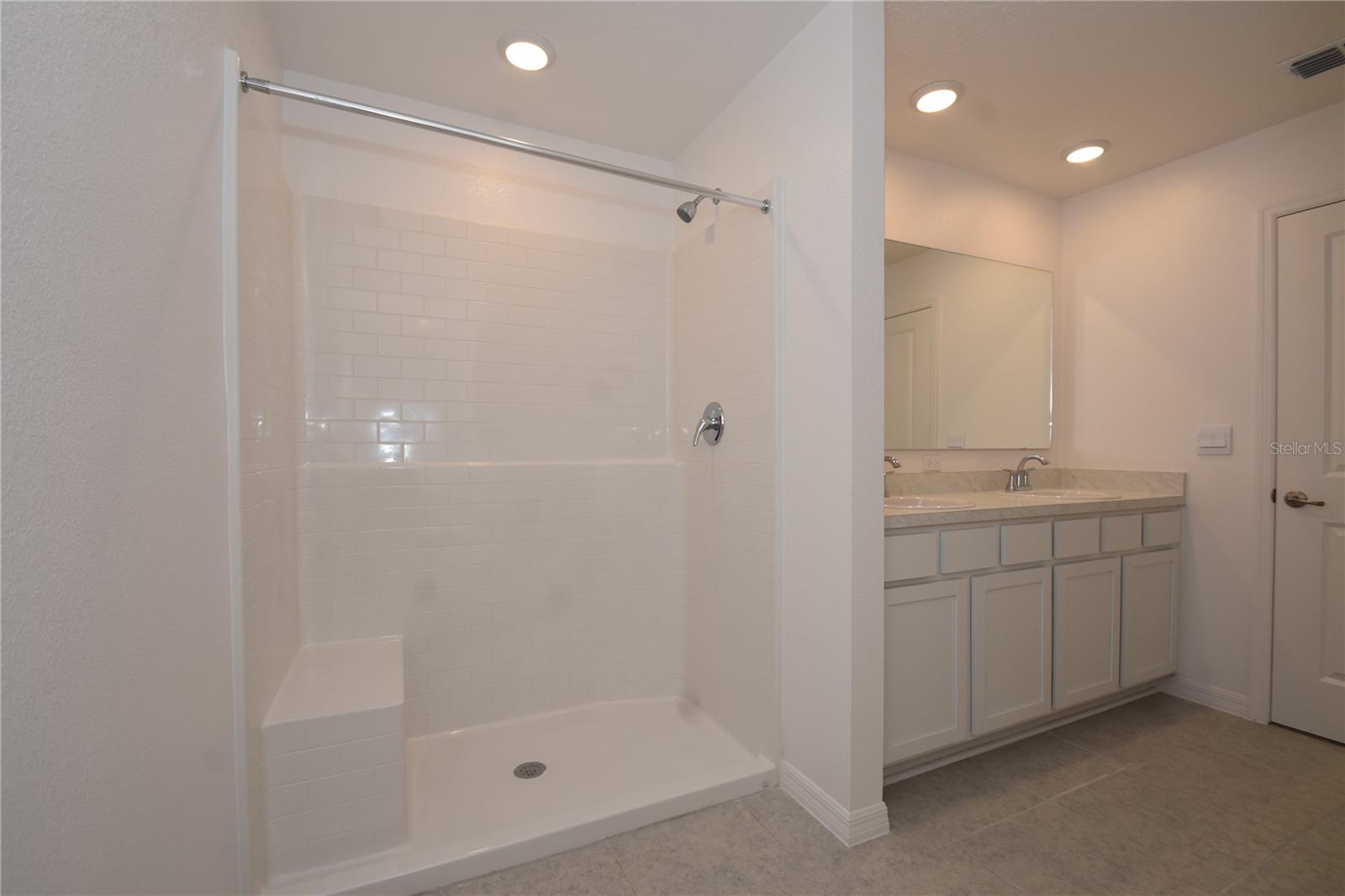 QUAIL HOLLOW - Residential Lease