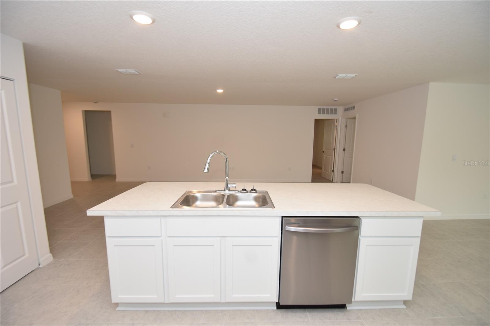 QUAIL HOLLOW - Residential Lease