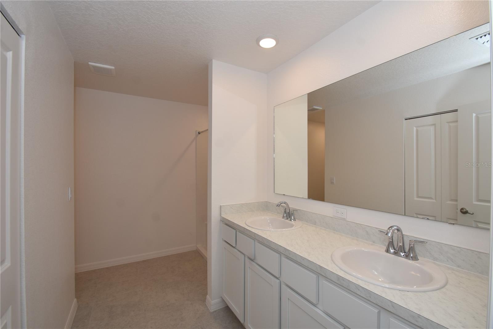 QUAIL HOLLOW - Residential Lease
