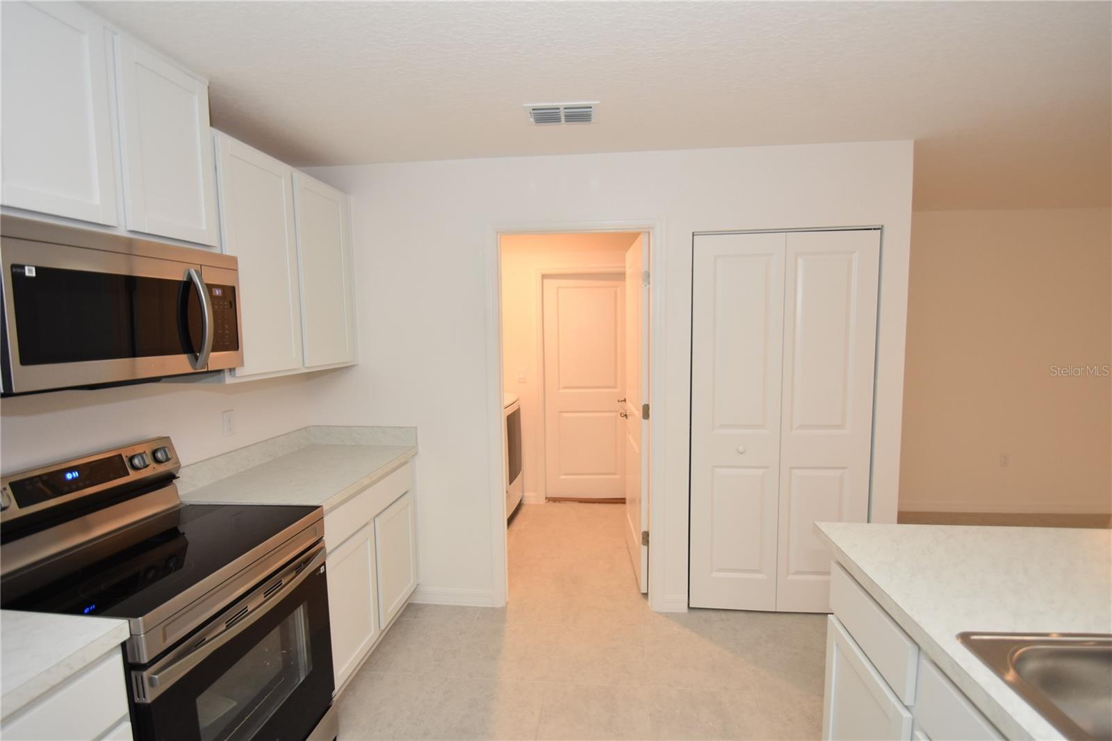 QUAIL HOLLOW - Residential Lease