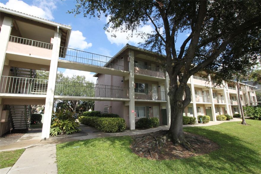 Beautiful, water view of the Crane Roost, Great location, walking distance to Shopping mall, Resturant, I-4 and many more