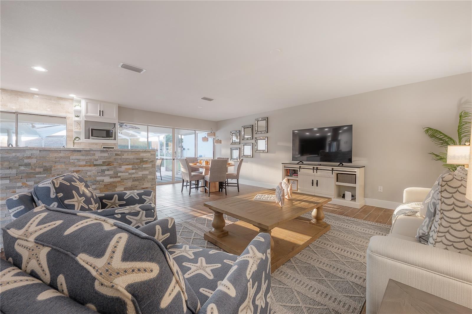 APOLLO BEACH UNIT 13 PT 1 RE - Residential