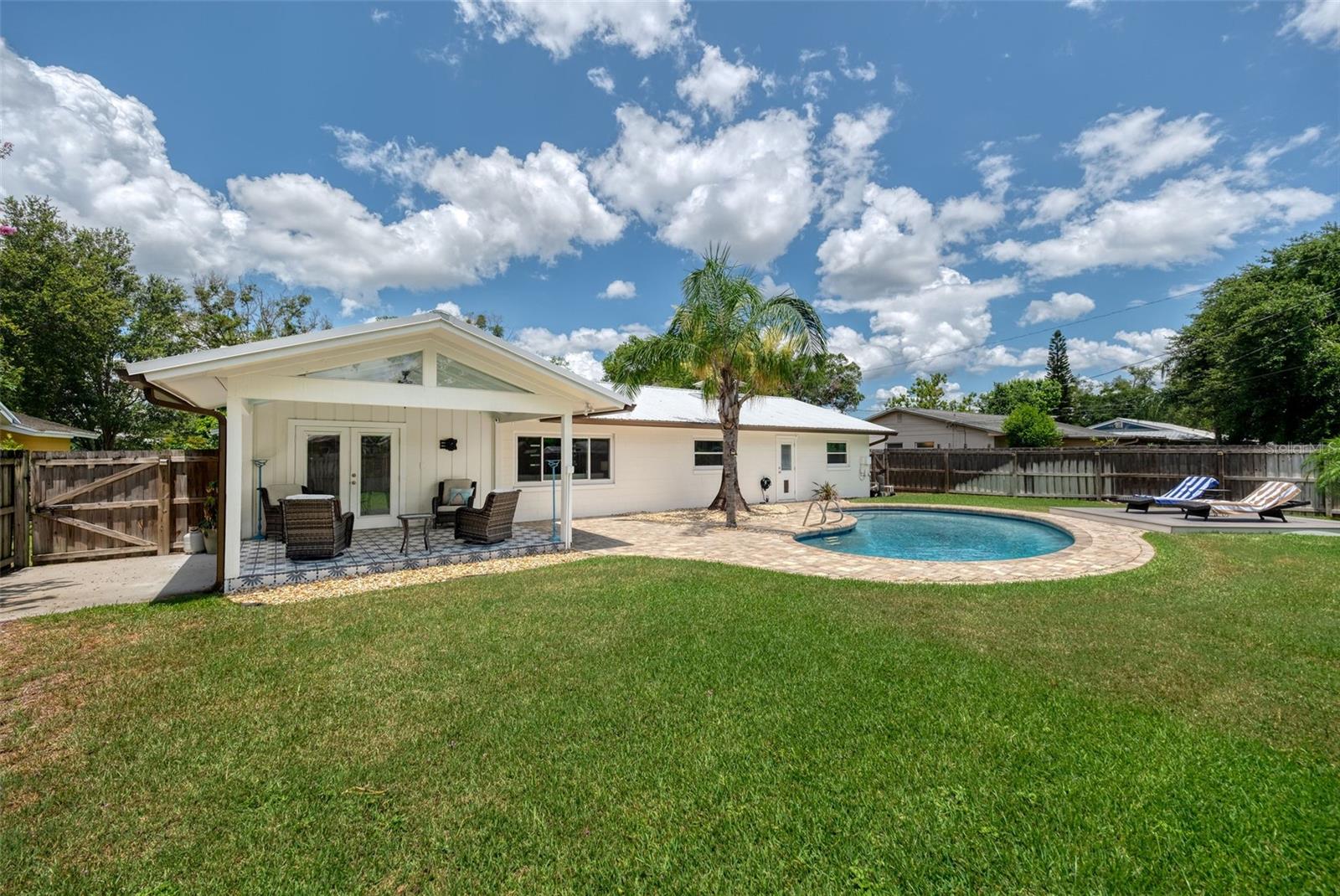 402 SAINT DUNSTAN WAY