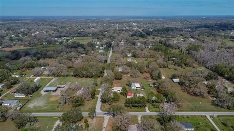 A home in LAKELAND