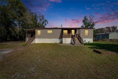 A home in LAKELAND