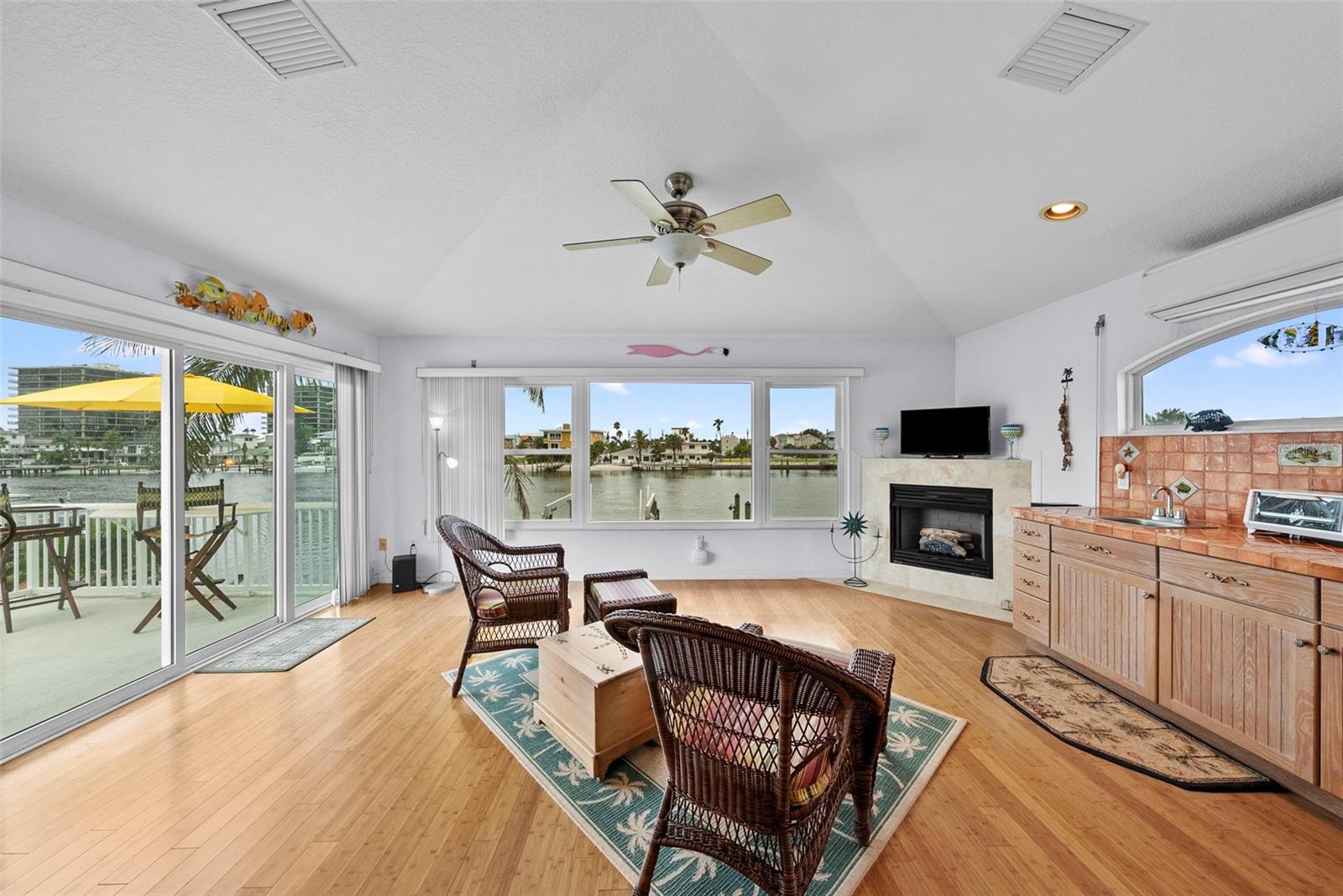 ST PETERSBURG BEACH NORTH UNIT 3 - Residential