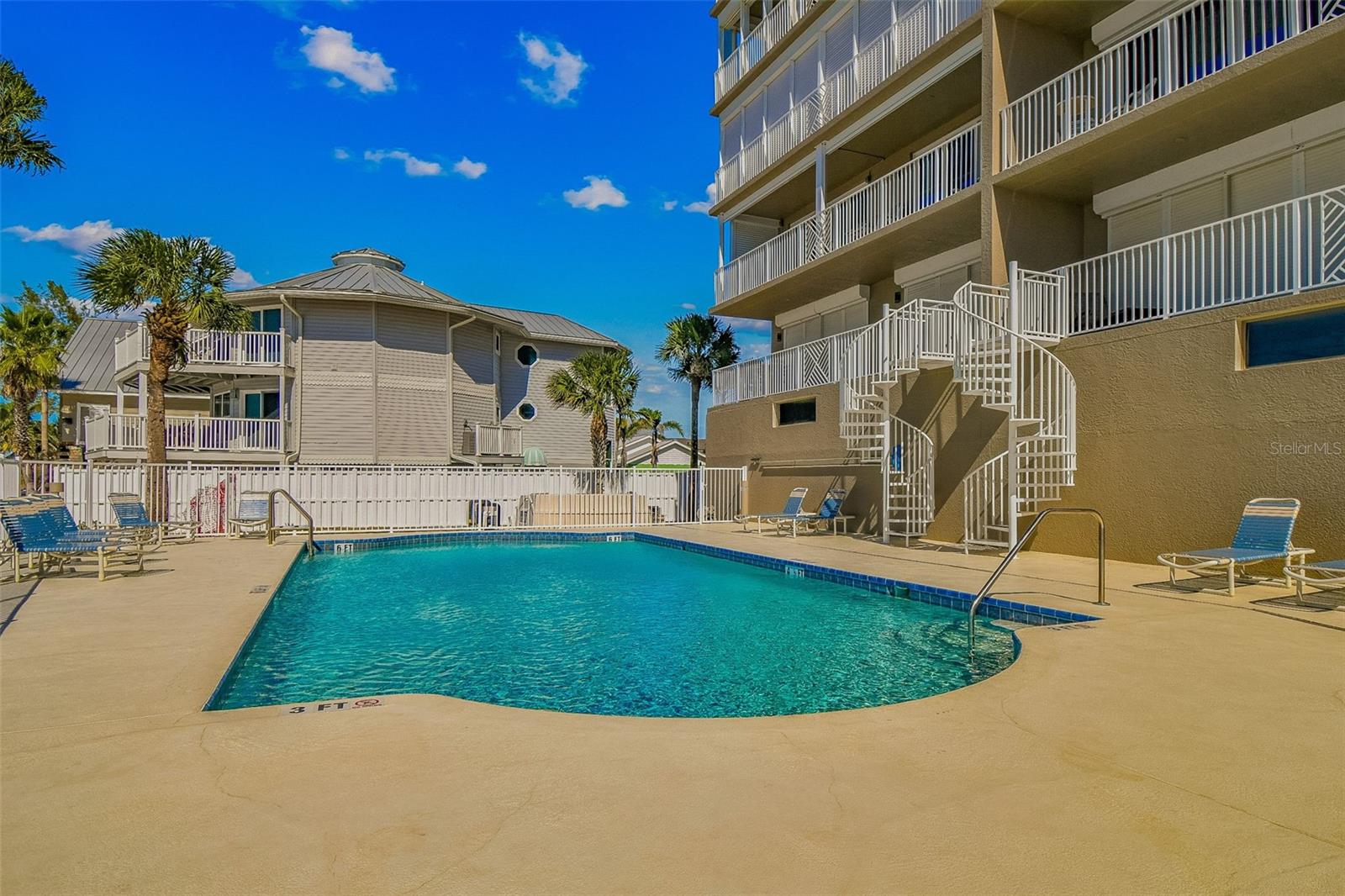 WESTVIEW GRANDE CONDO, THE - Residential