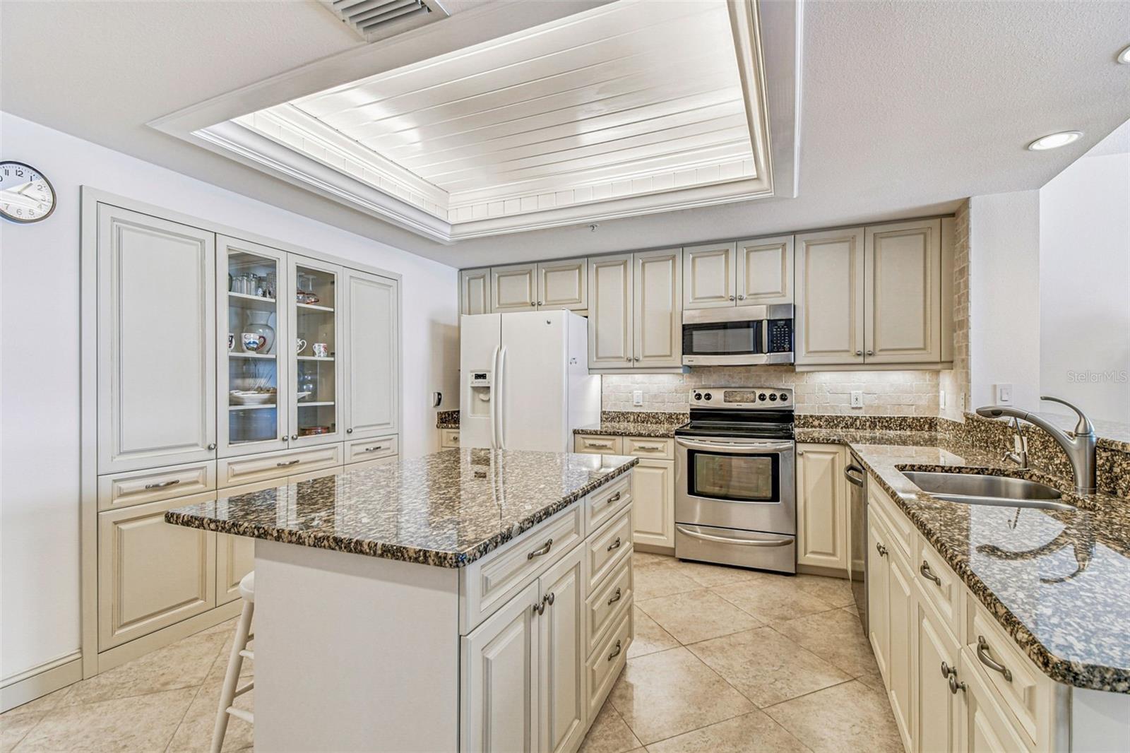 WESTVIEW GRANDE CONDO, THE - Residential