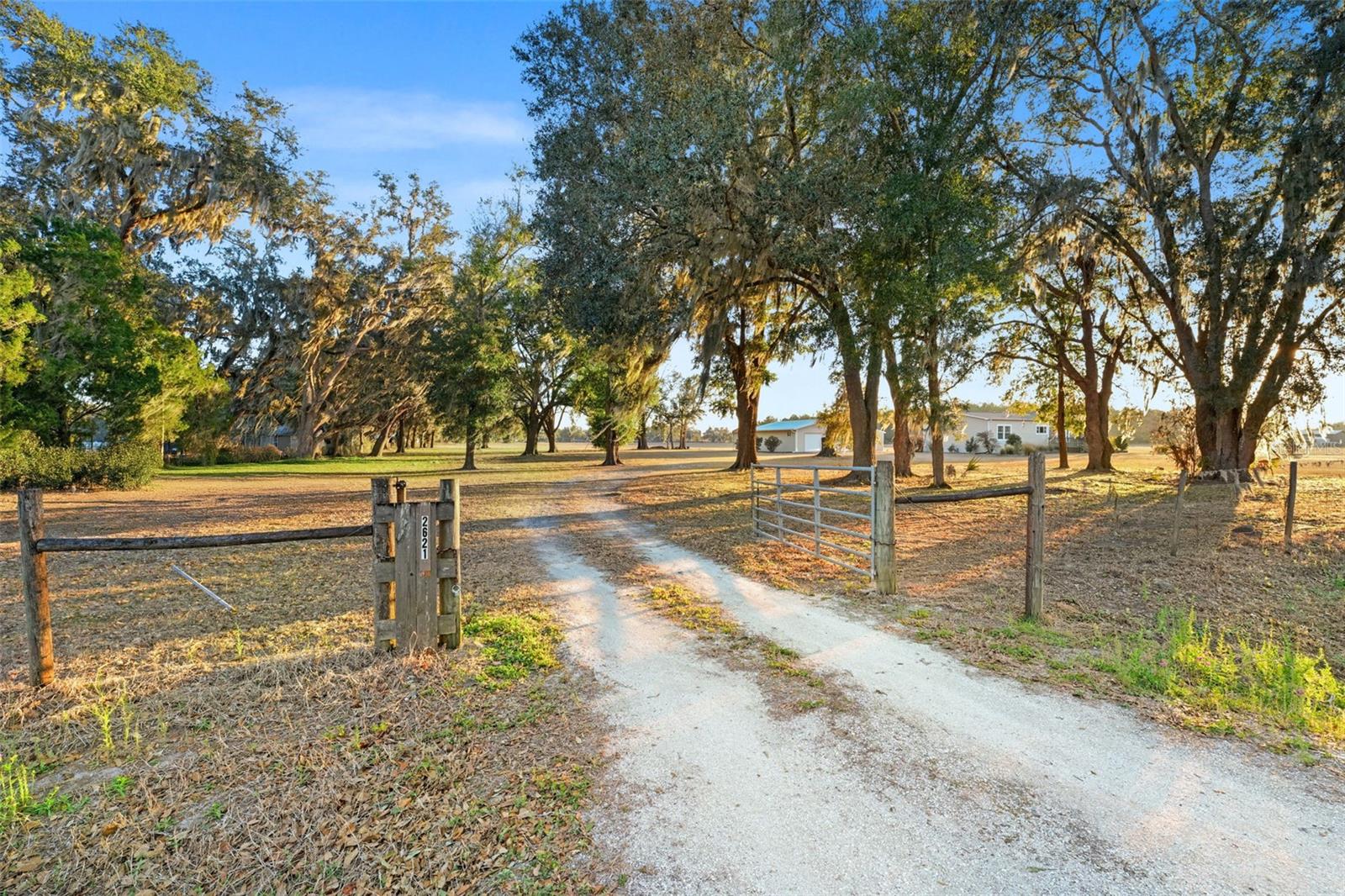 TWIN T OAKS - Residential