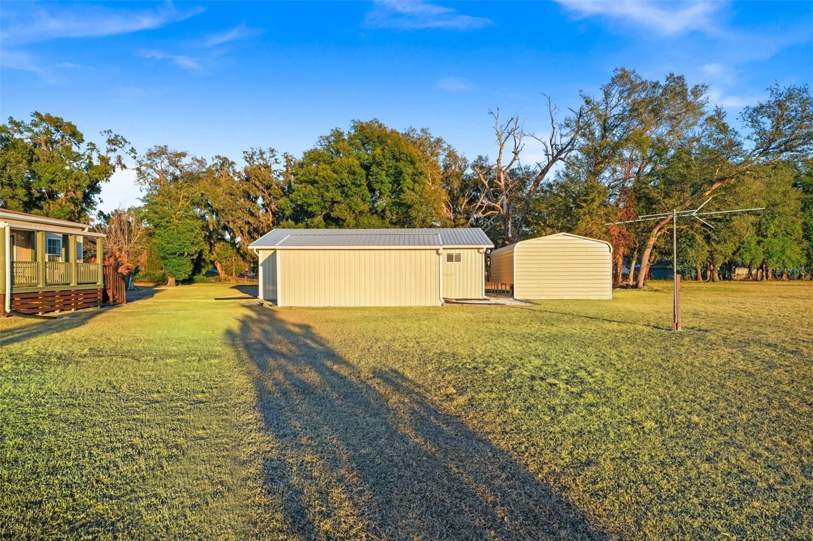 TWIN T OAKS - Residential