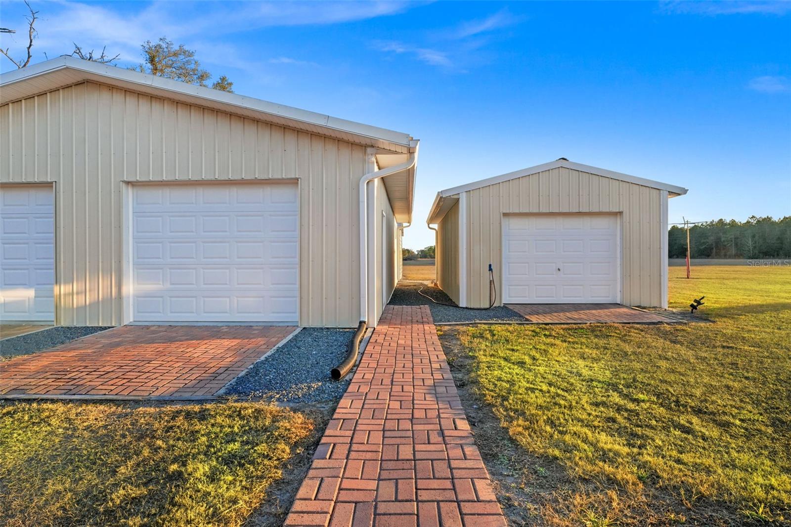 TWIN T OAKS - Residential