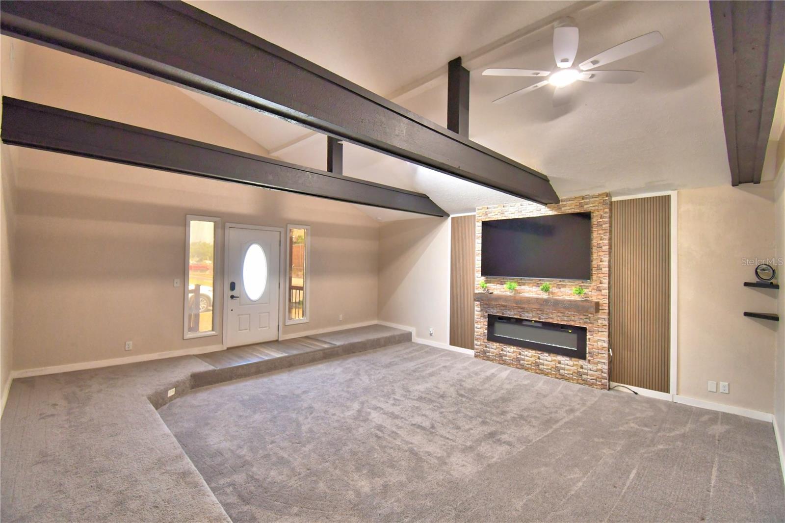 208 CENTER STREET