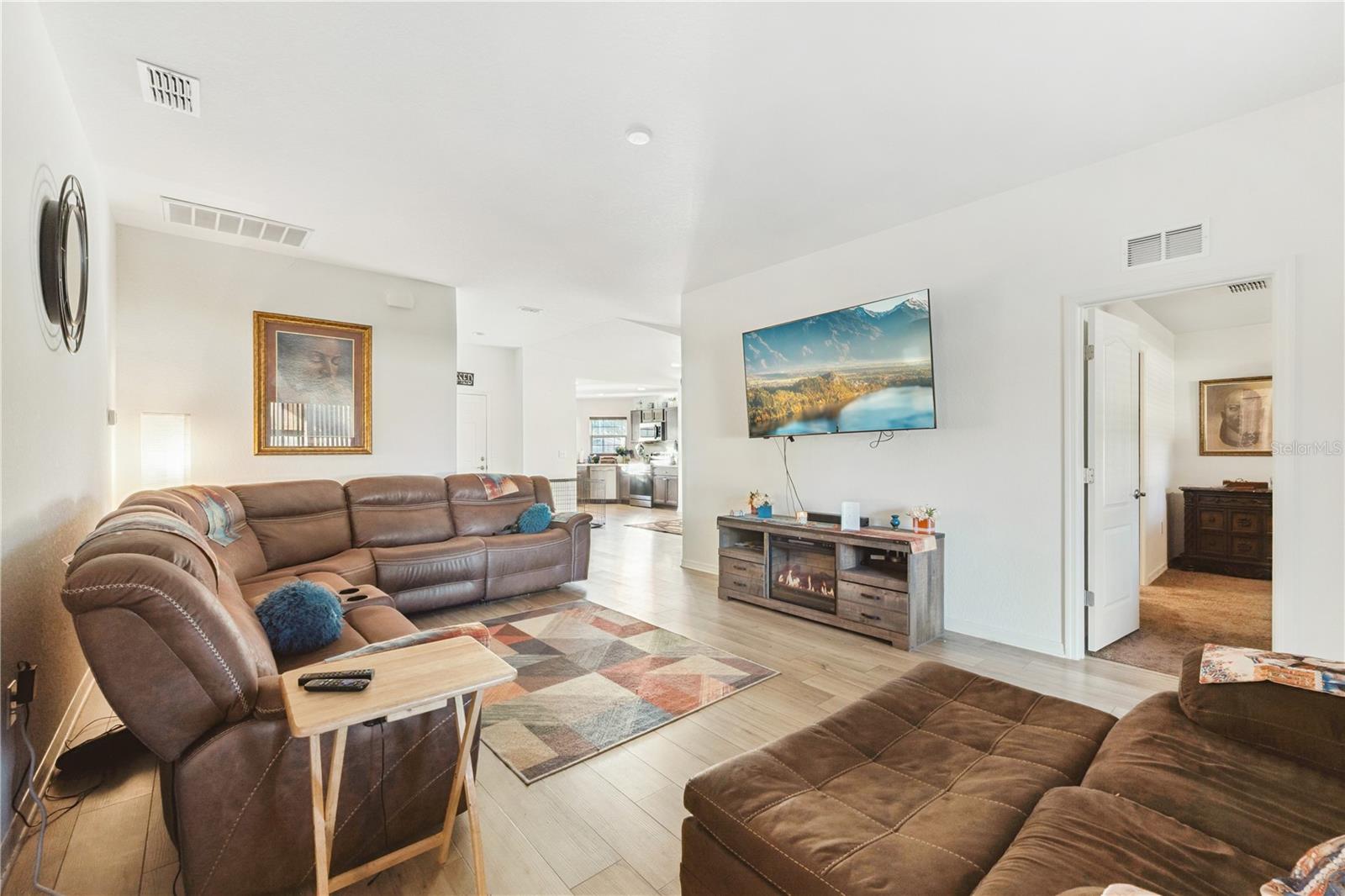 LAKE DEER PH 2 - Residential Lease