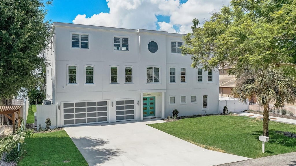 Photo of 9940 Lone Tree Lane, Orlando, FL 32836 (MLS # O6417540)