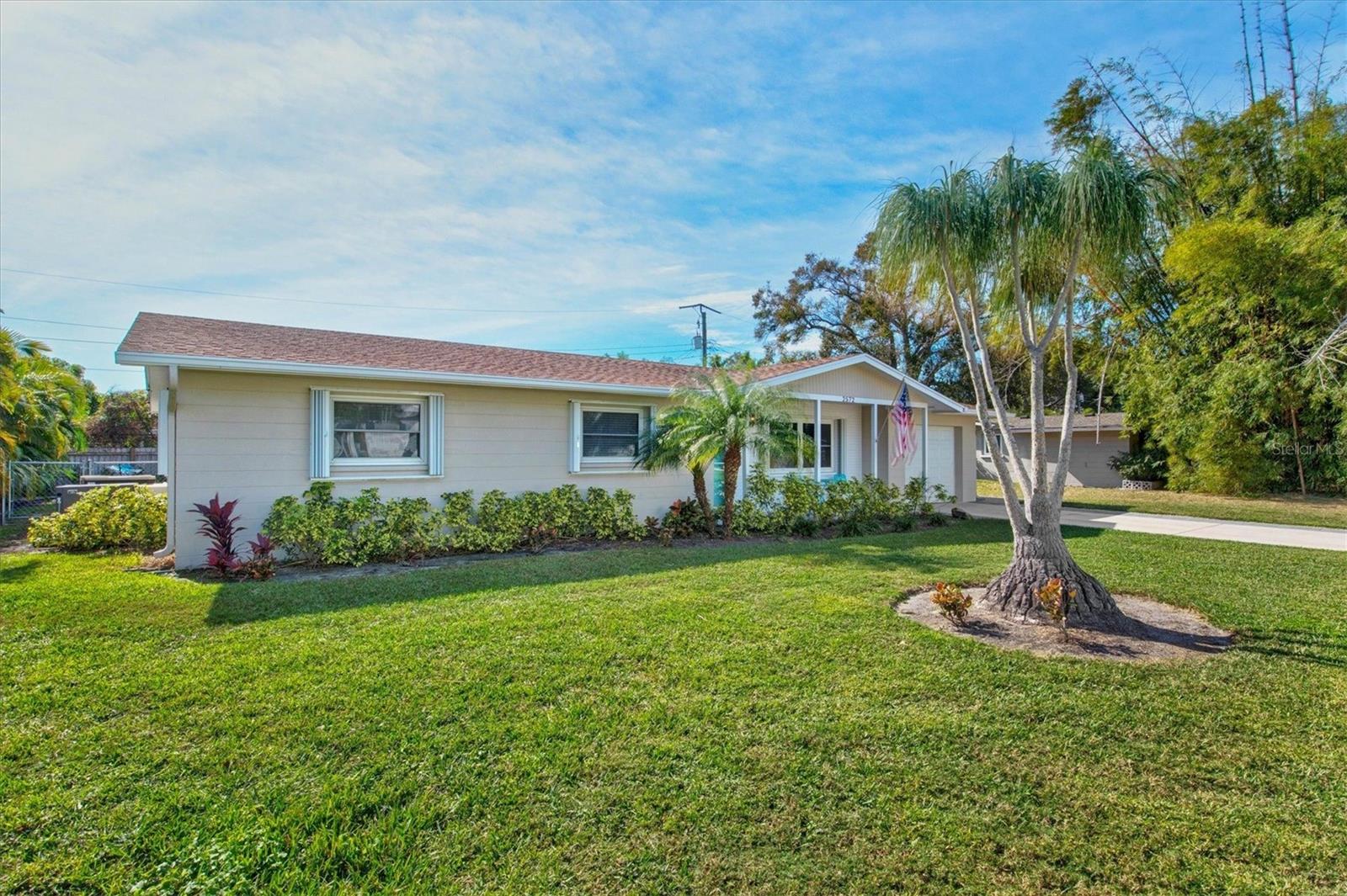 2572 JEFFERSON CIRCLE