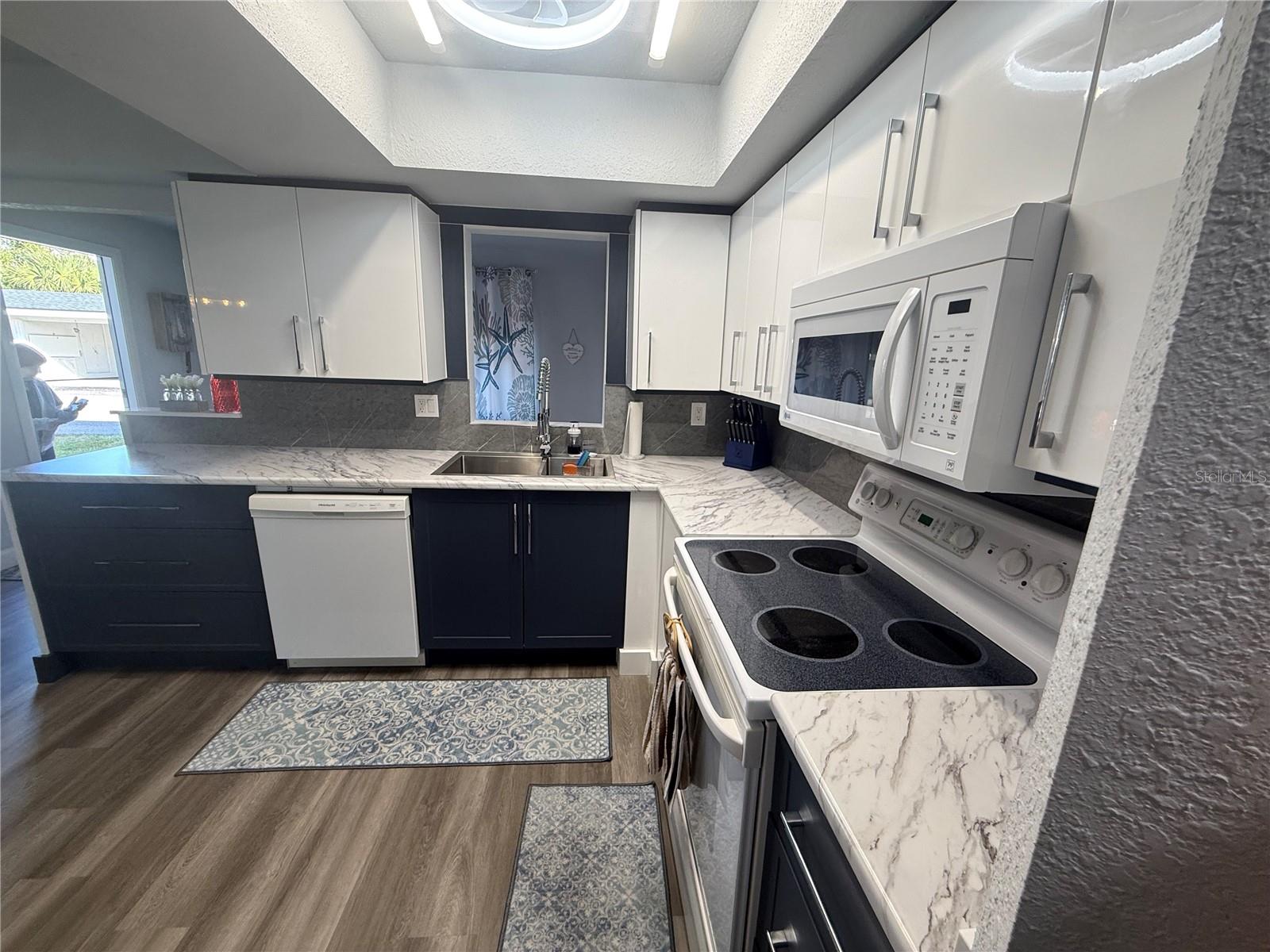 MARIA MANOR - Residential