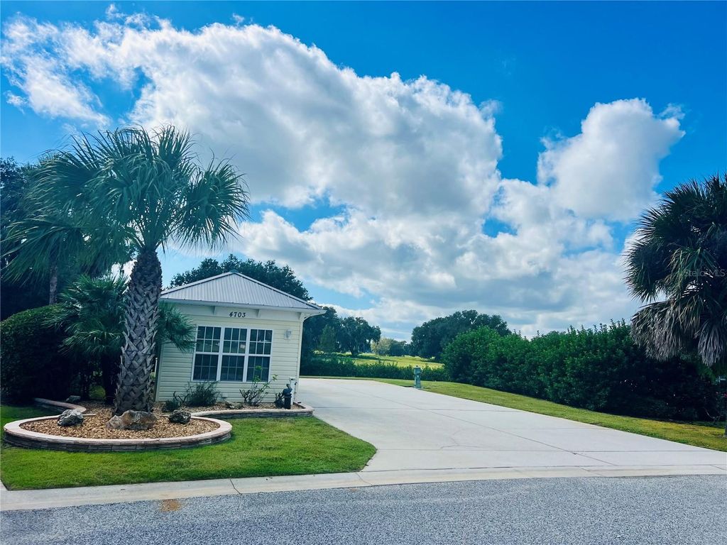 Photo of 4703 SE 94th Avenue, Webster, FL 33597 (MLS # G5103663)