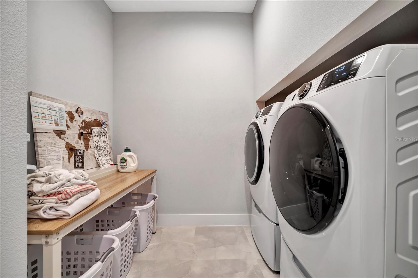 AQUA LAGOON TWNHMS - Residential