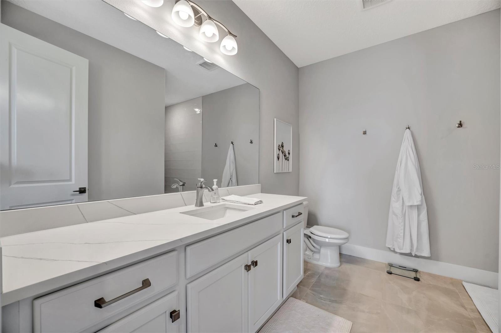 AQUA LAGOON TWNHMS - Residential