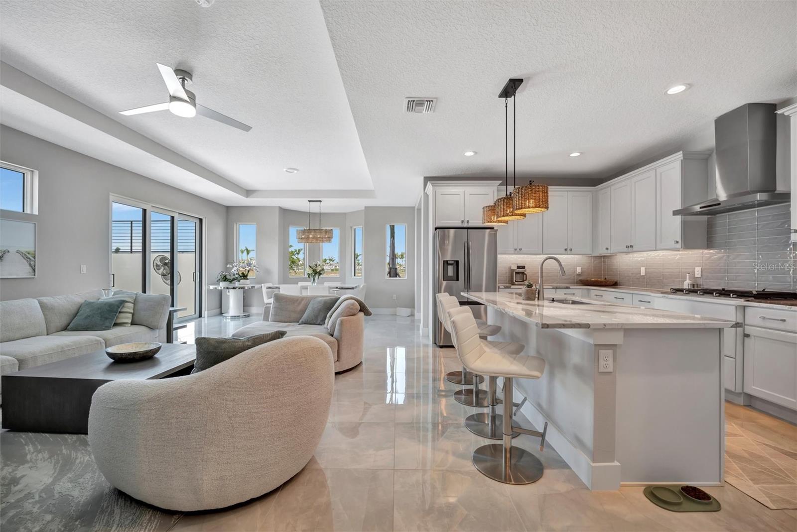 AQUA LAGOON TWNHMS - Residential