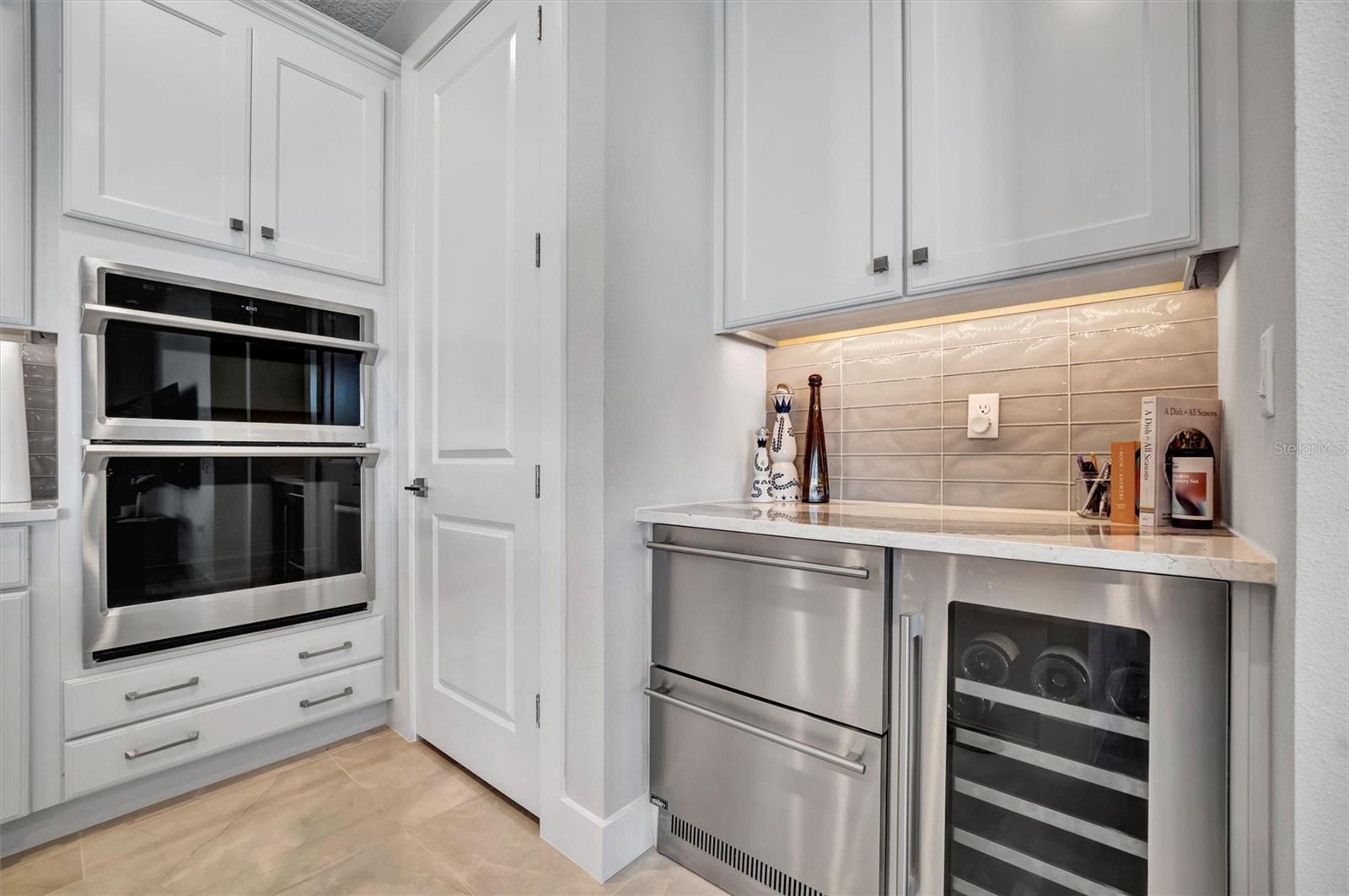 AQUA LAGOON TWNHMS - Residential