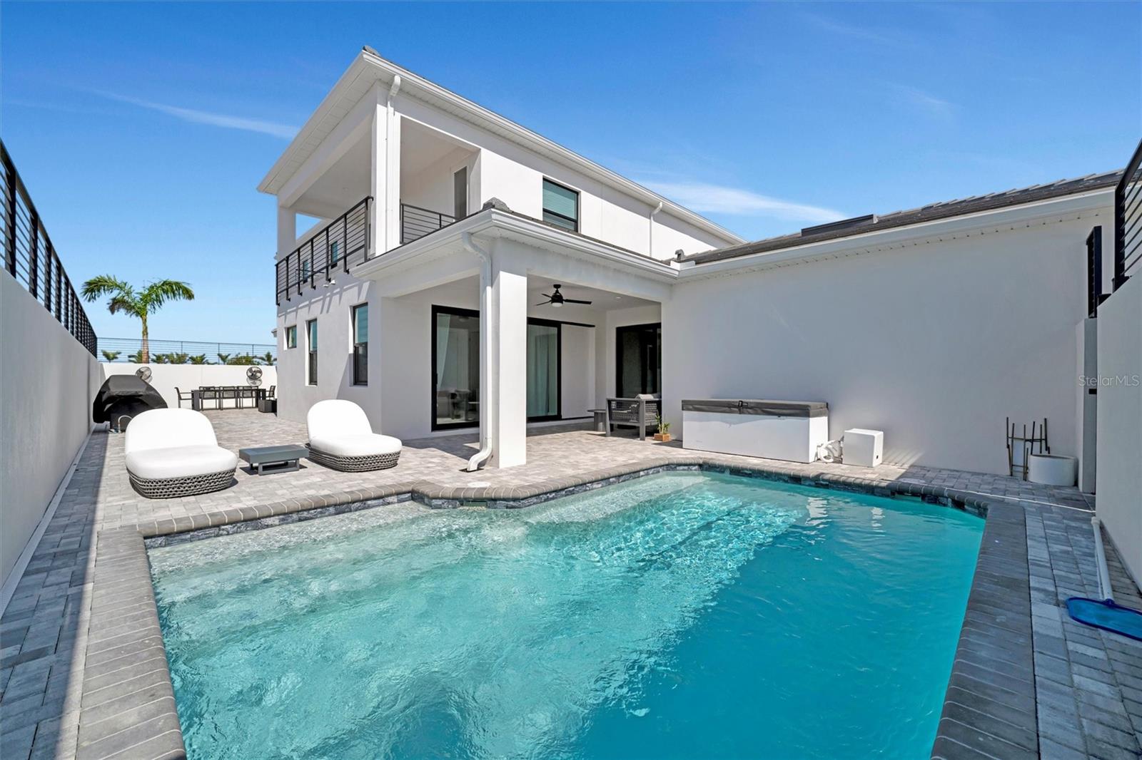 AQUA LAGOON TWNHMS - Residential