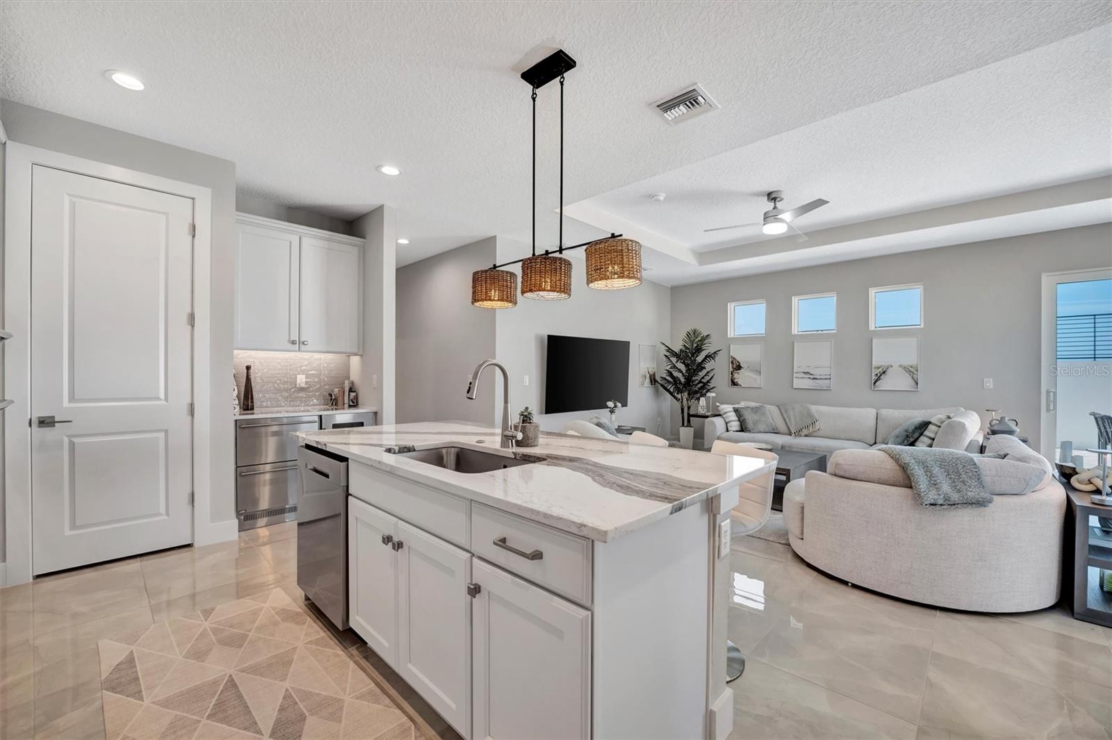 AQUA LAGOON TWNHMS - Residential