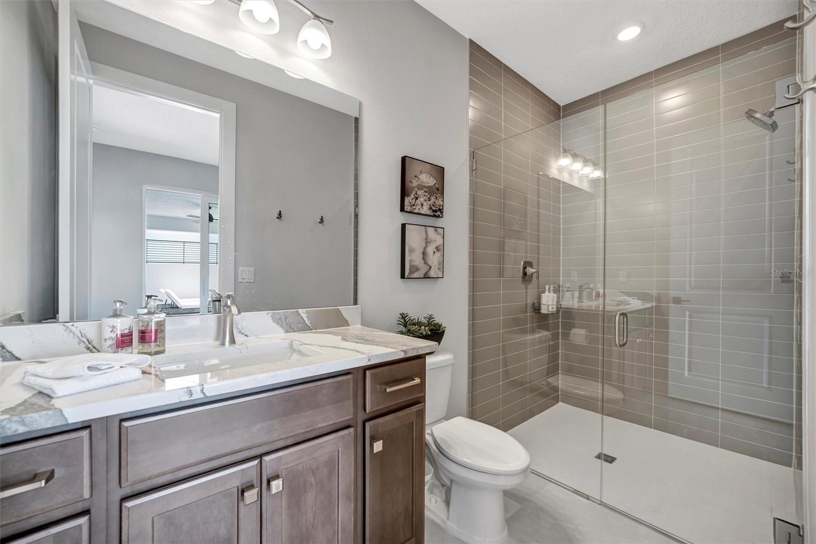 AQUA LAGOON TWNHMS - Residential