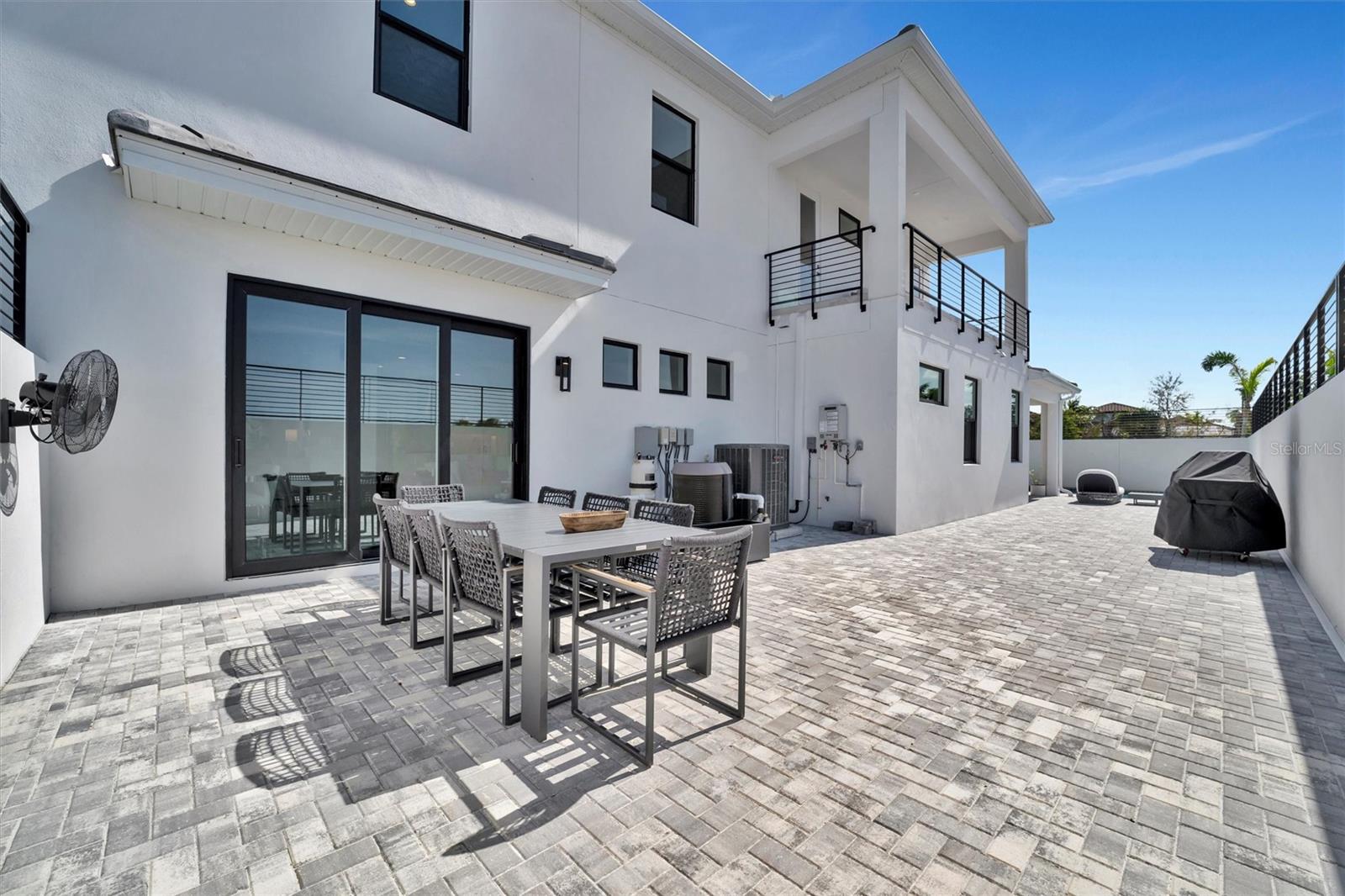 AQUA LAGOON TWNHMS - Residential