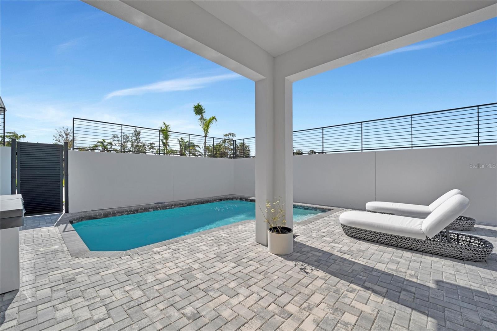 AQUA LAGOON TWNHMS - Residential