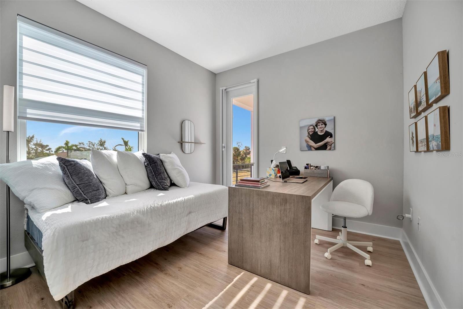 AQUA LAGOON TWNHMS - Residential