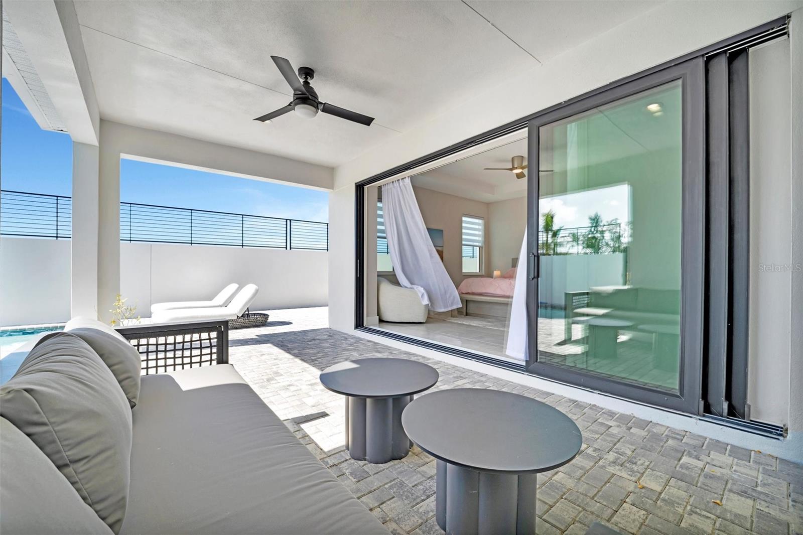 AQUA LAGOON TWNHMS - Residential