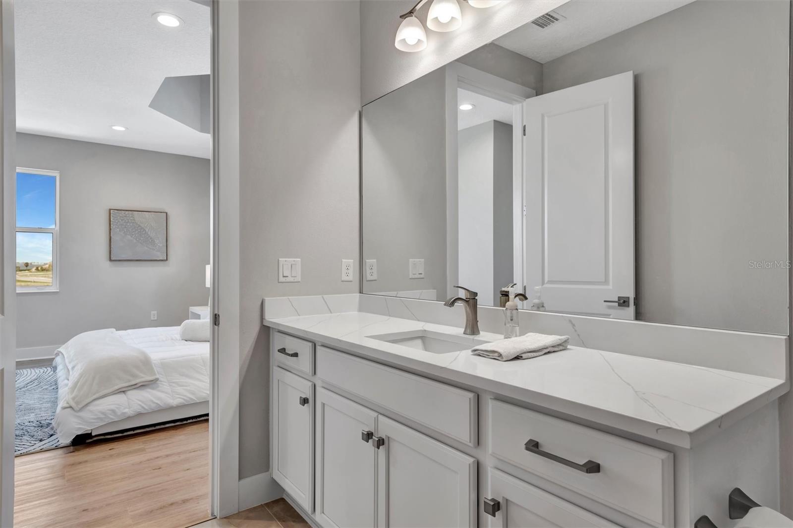 AQUA LAGOON TWNHMS - Residential