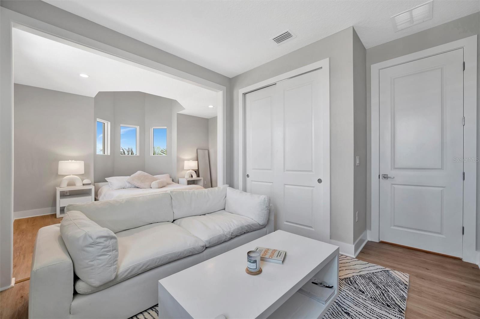 AQUA LAGOON TWNHMS - Residential