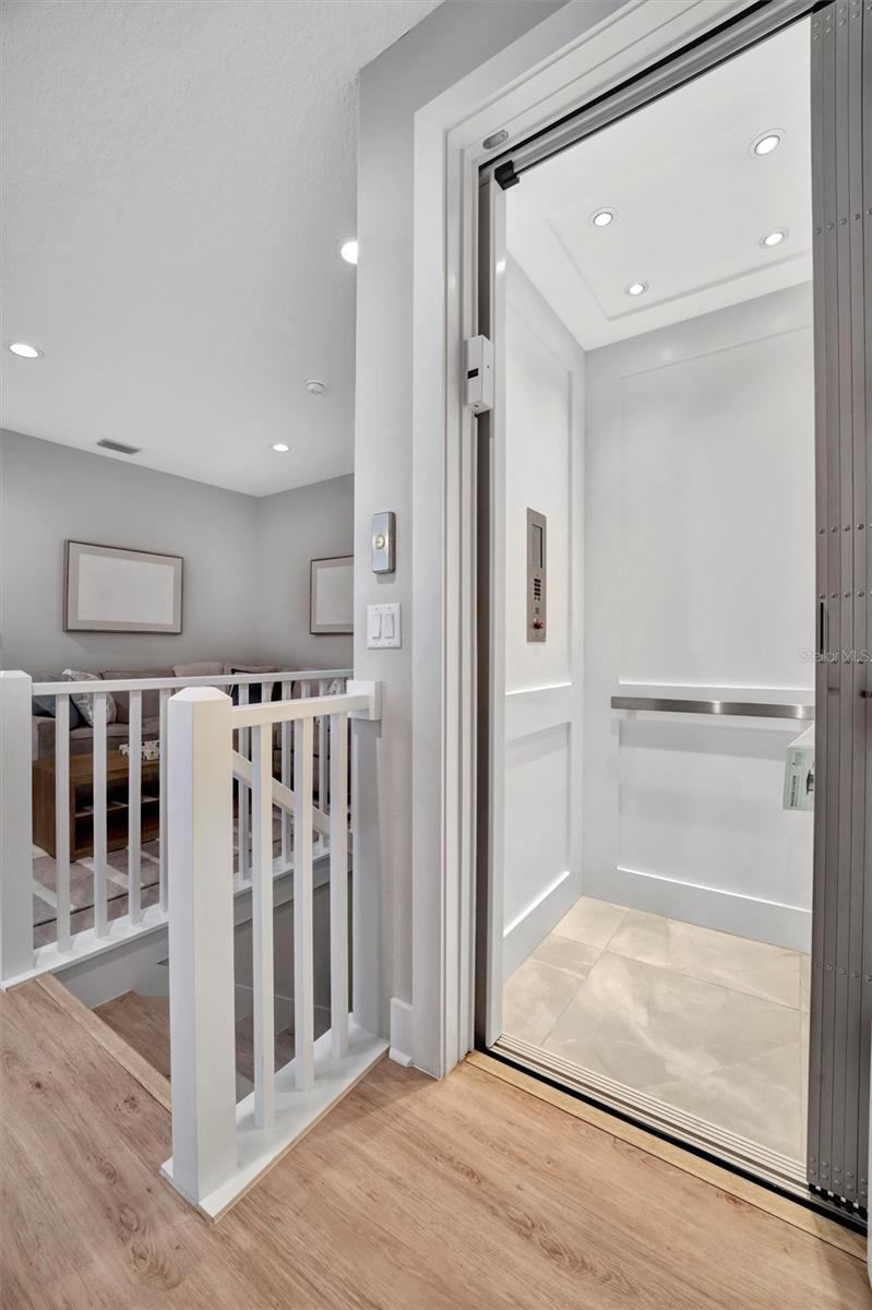 AQUA LAGOON TWNHMS - Residential