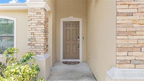 A home in WINTER HAVEN