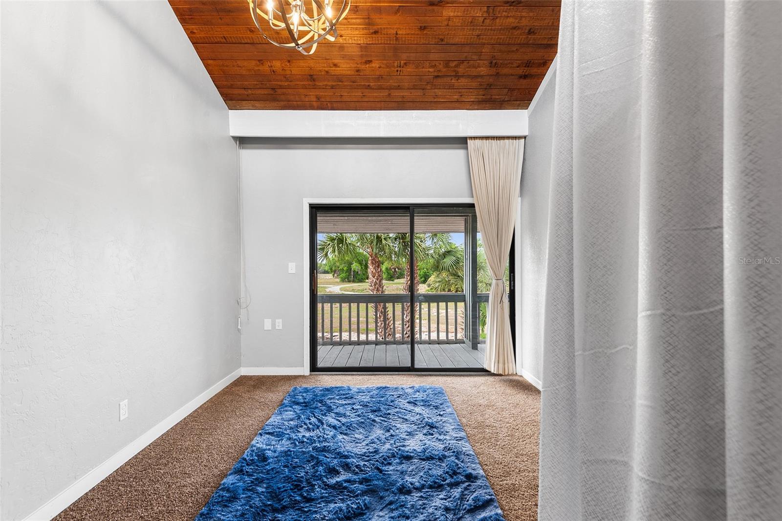 GRENELEFE CONDO CORNER LAKE EAST - Residential