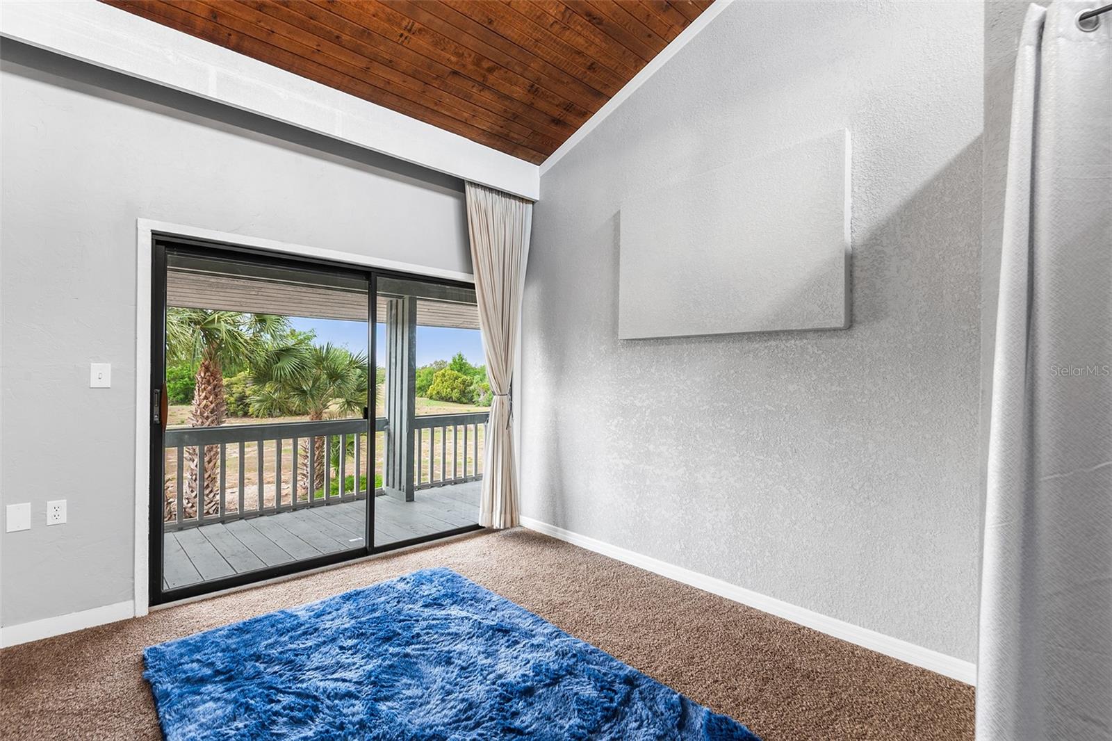 GRENELEFE CONDO CORNER LAKE EAST - Residential