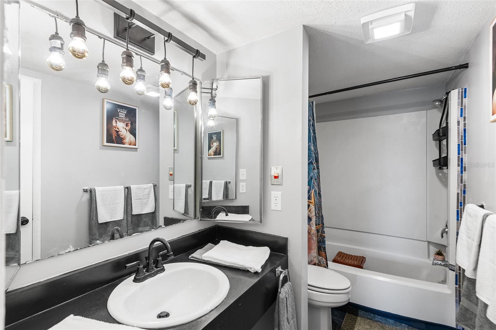 GRENELEFE CONDO CORNER LAKE EAST - Residential