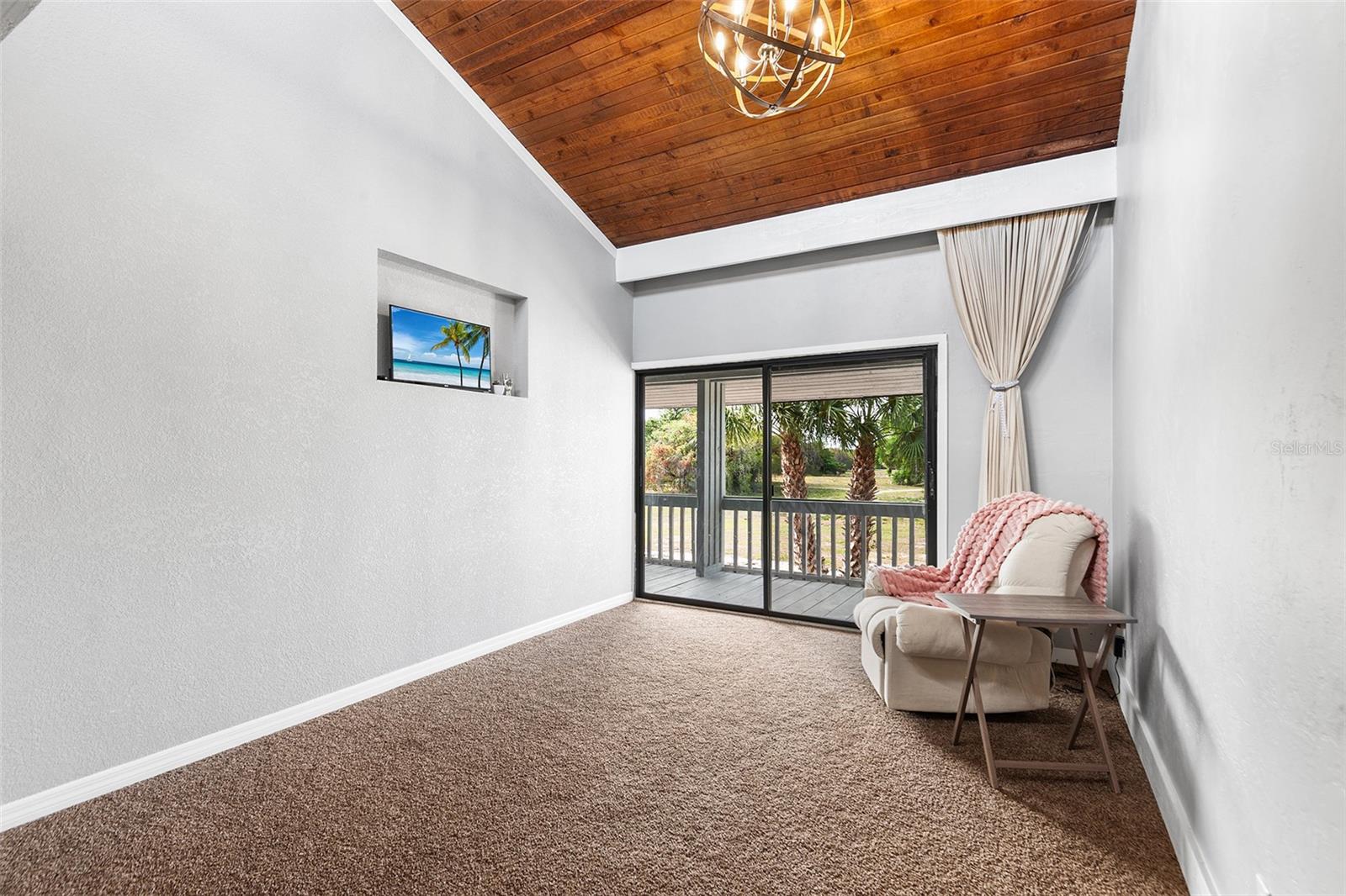 GRENELEFE CONDO CORNER LAKE EAST - Residential