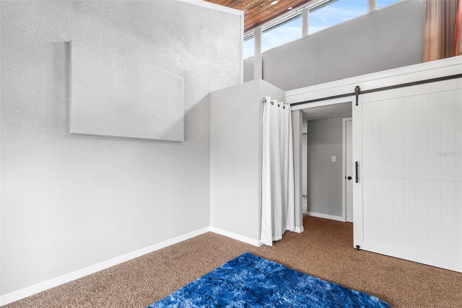 GRENELEFE CONDO CORNER LAKE EAST - Residential