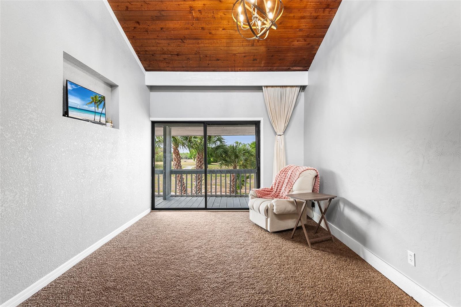 GRENELEFE CONDO CORNER LAKE EAST - Residential