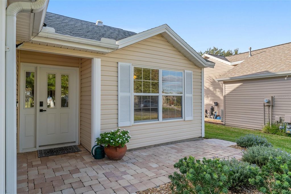 Photo of 967 Livingston Loop, The Villages, FL 32162 (MLS # G5103717)