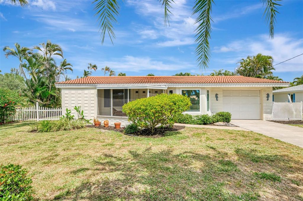 Photo of 201 Lyons Bay Road, Nokomis, FL 34275 (MLS # N6144118)