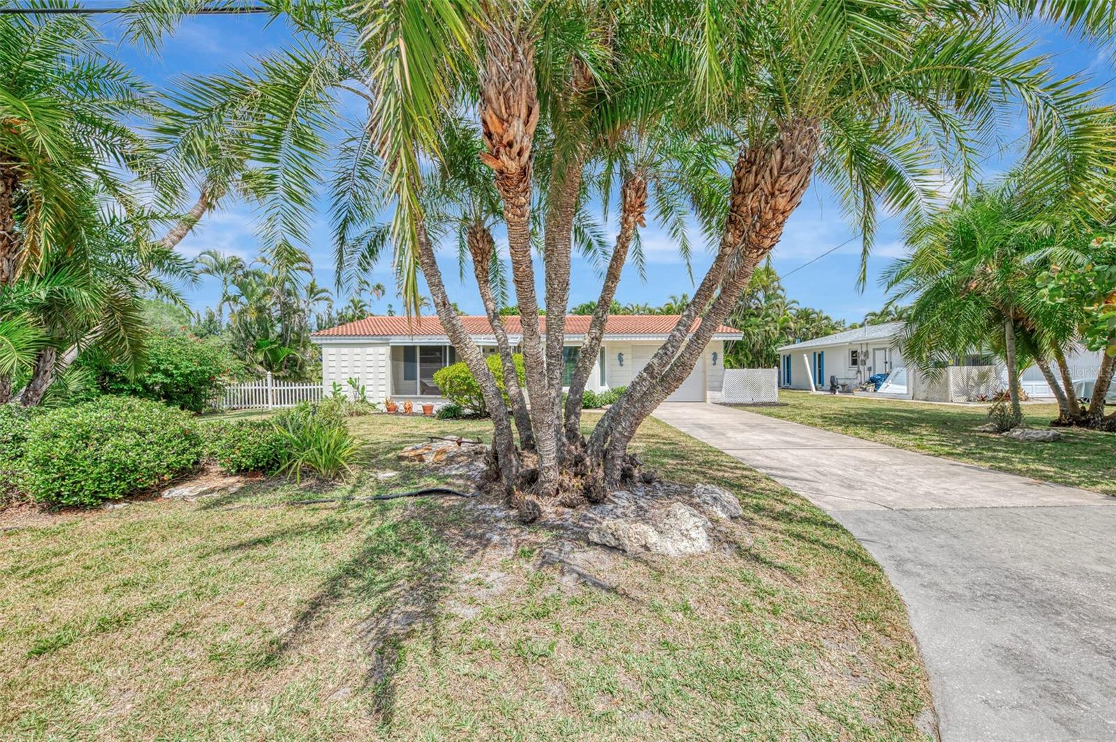 LYONS BAY - Residential