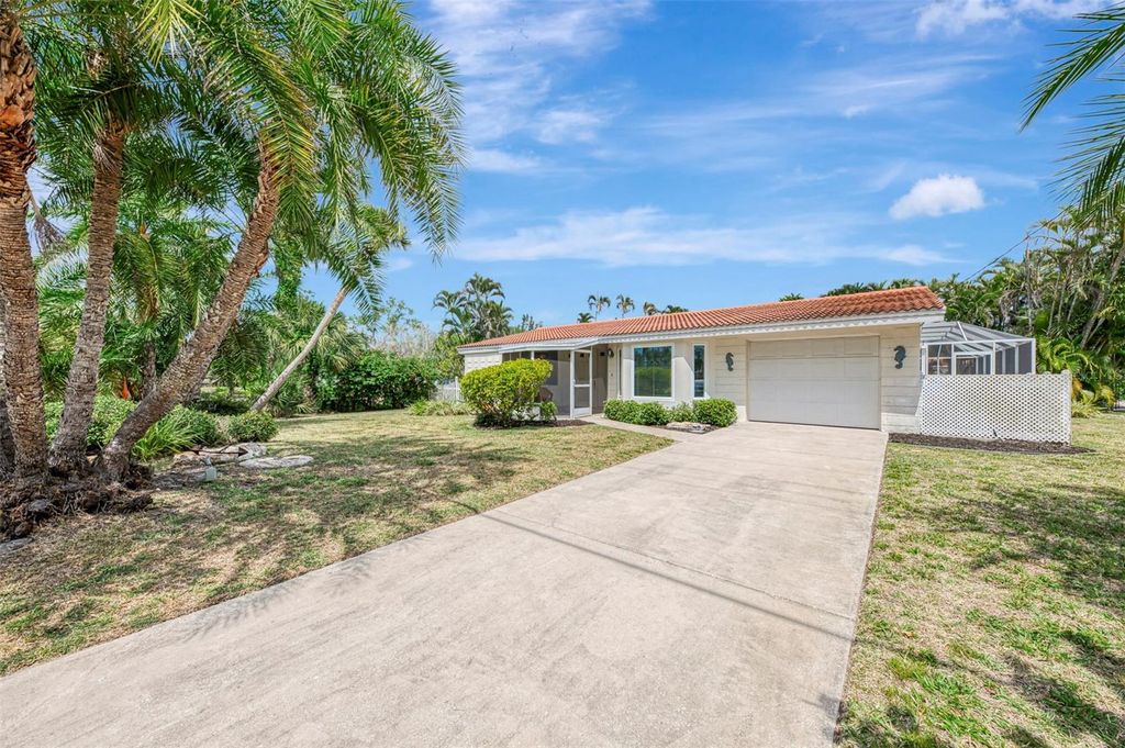 Photo of 201 Lyons Bay Road, Nokomis, FL 34275 (MLS # N6144118)