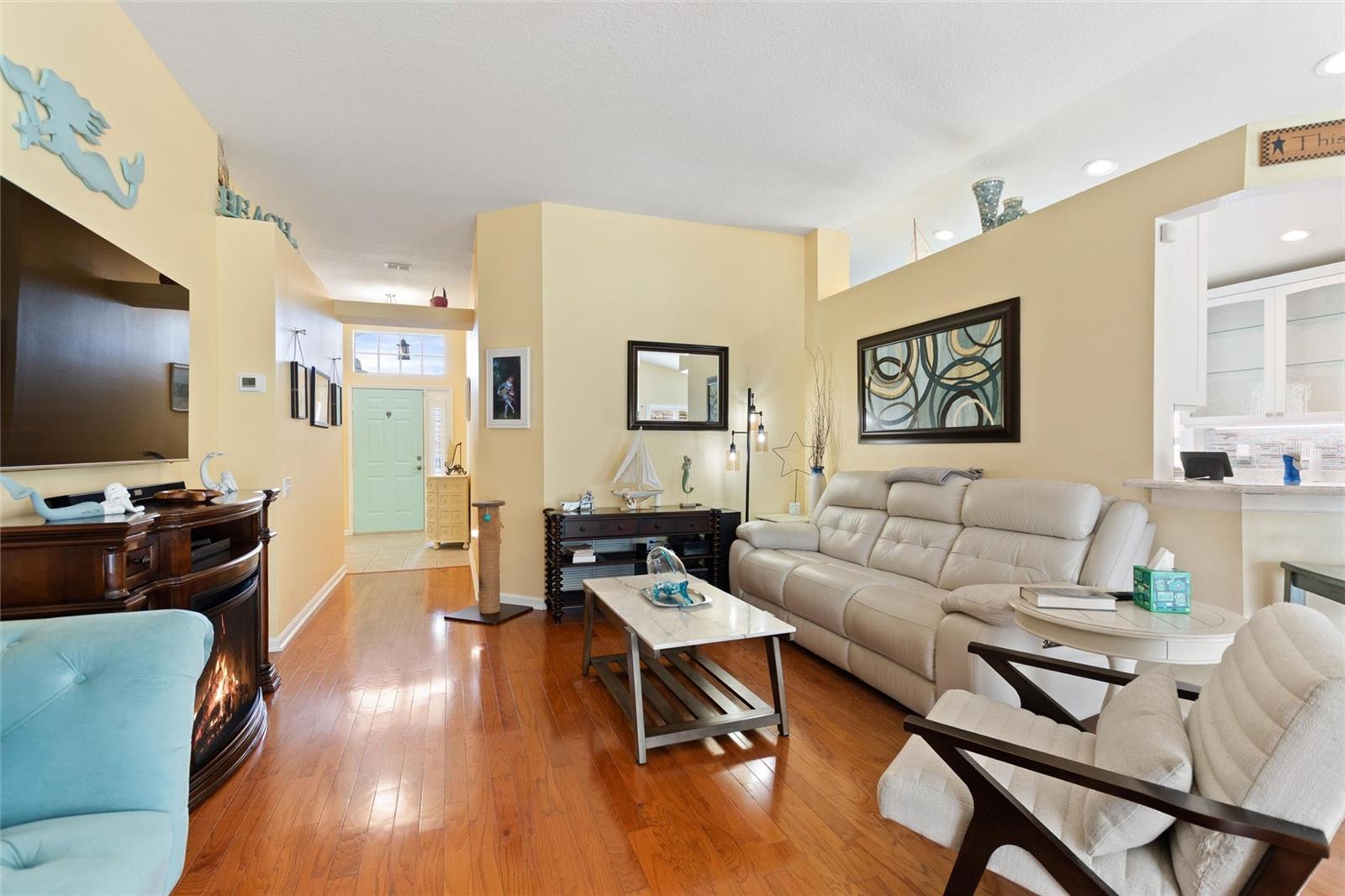 LEXINGTON OAKS - Residential