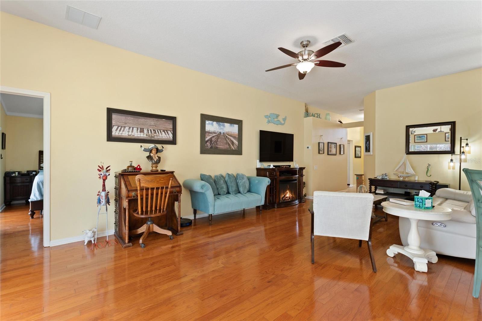 LEXINGTON OAKS - Residential