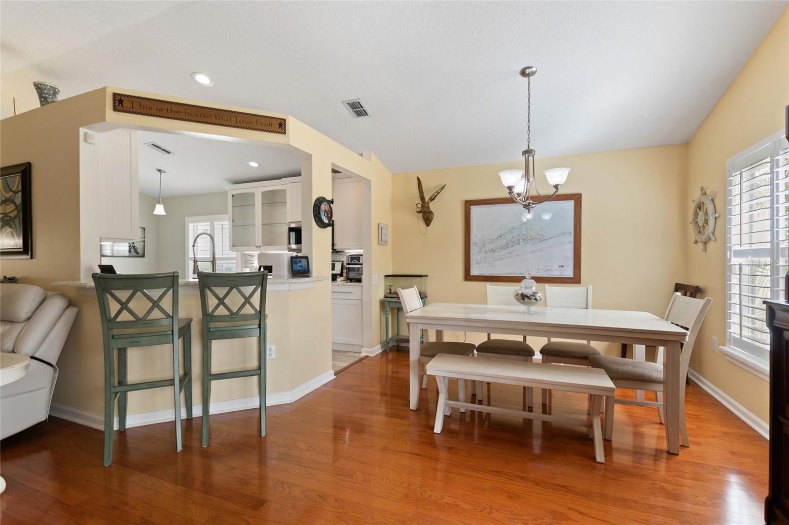 LEXINGTON OAKS - Residential